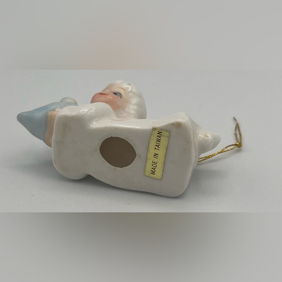 VINTAGE 4 Bone China Angels W/ Animals Ornaments Christmas Around The World - Picture 7 of 7